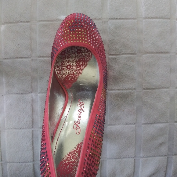 Heels - Picture 7 of 7